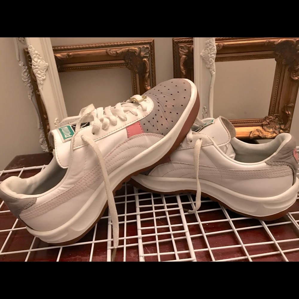 Tennis shoes 👟
